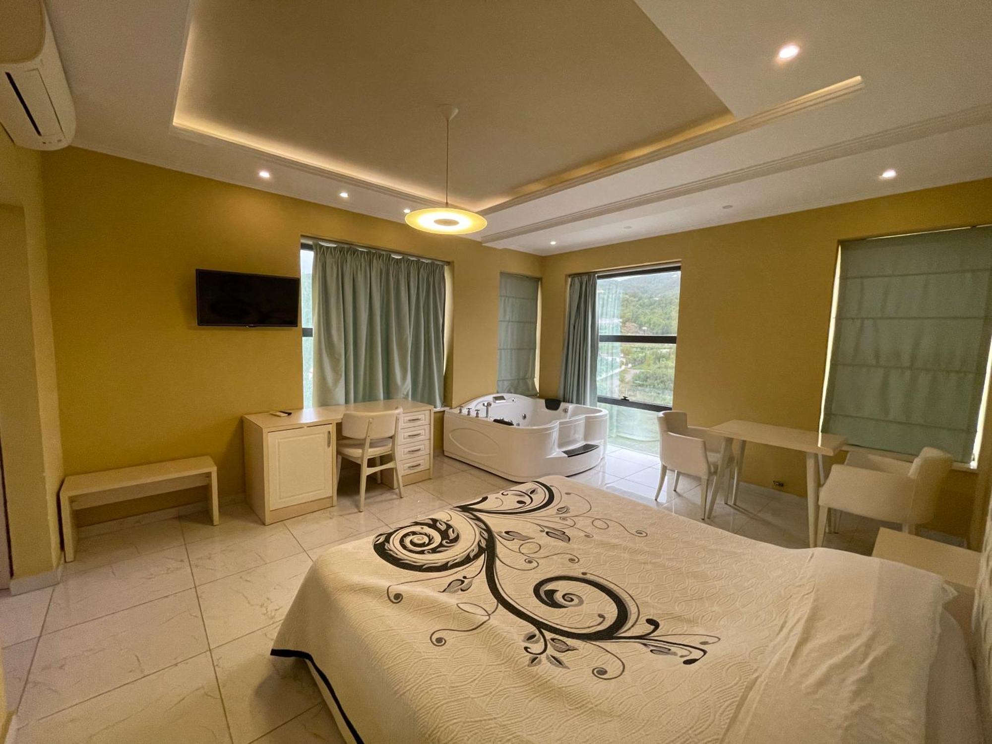 Hotel Kthella Resort Rreshen Extérieur photo